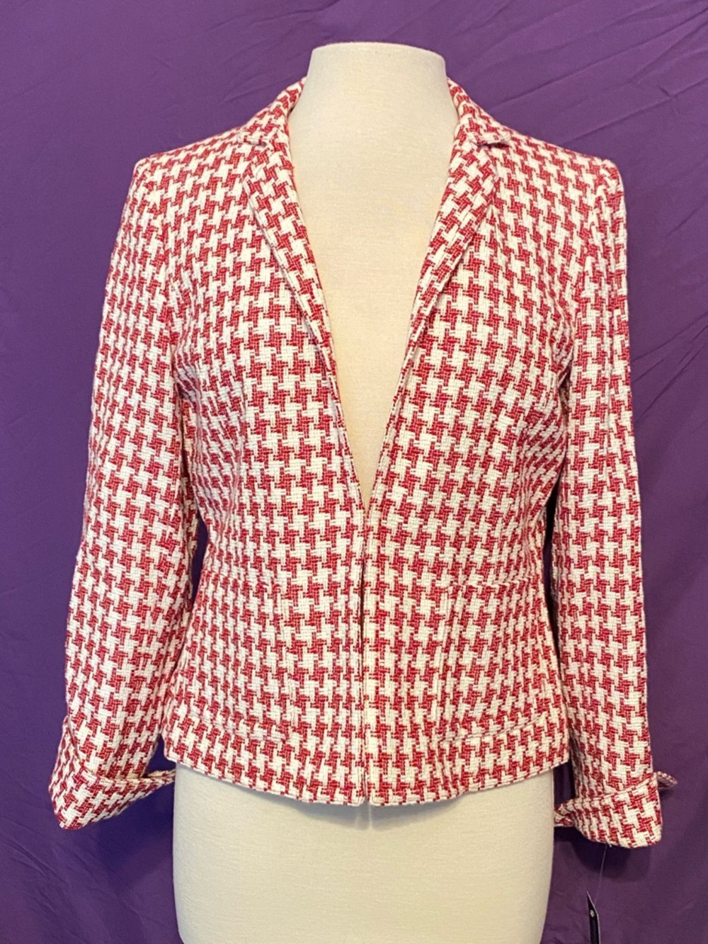 NWT Jones New York Pink and White Houndstooth Blazer. Size 8.